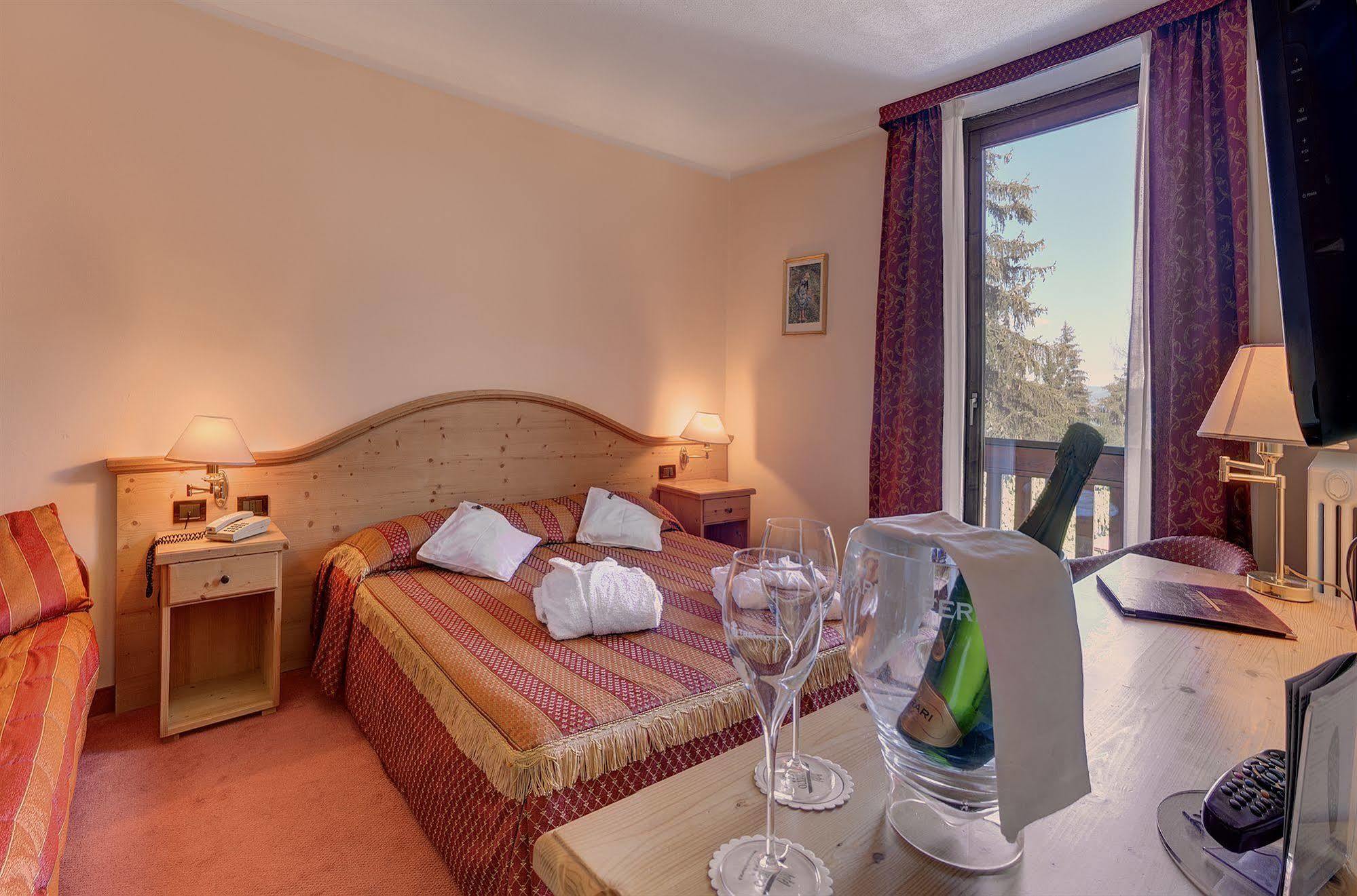 Hotel Caminetto Folgarida Bagian luar foto